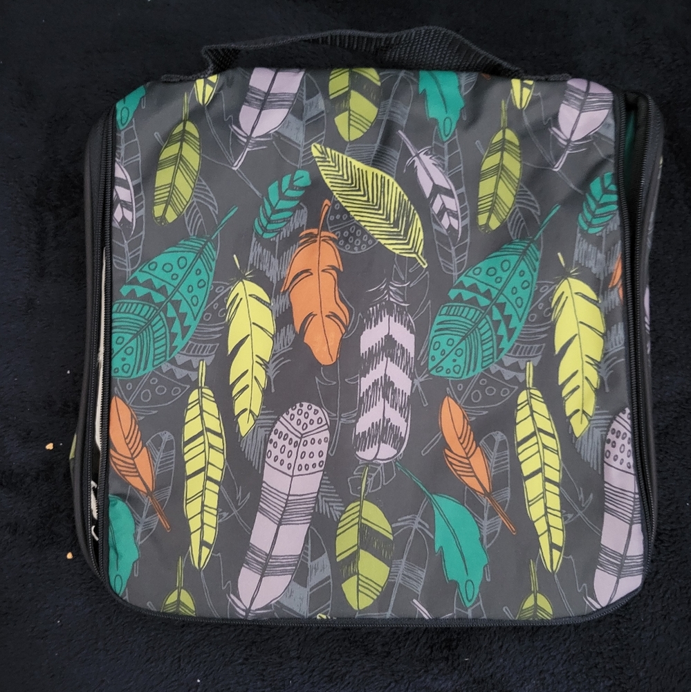 Thirty-one Hanging Travel Case - Falling Feathers